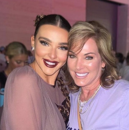 Kendall Vertes with her mother  Jill Vertes.
